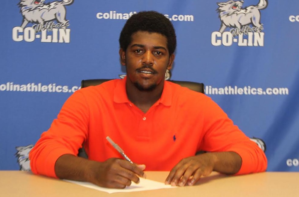 Hubbard Signs with William Carey