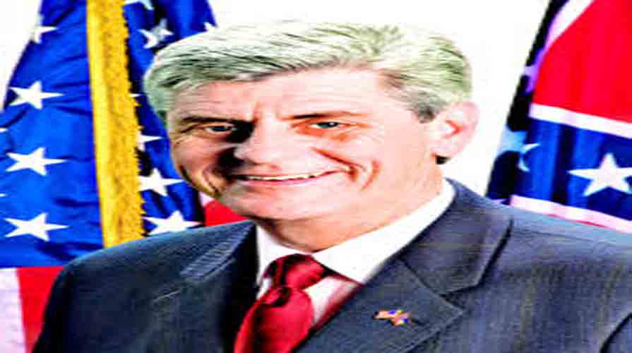 Governor Phil Bryant  keynote speaker @ annual Memorial Day Service at the D’Lo Cemetery