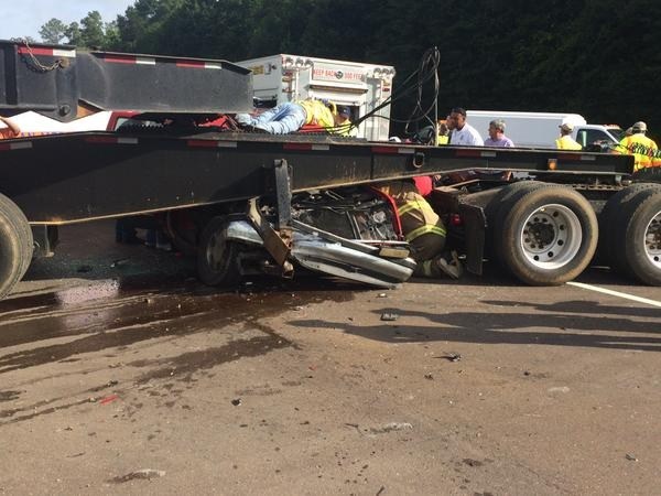 18 Wheeler/SUV Wreck on Hwy 49
