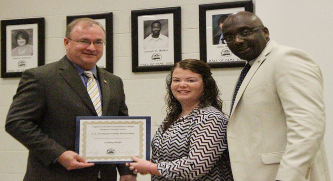 Lyndsey Wright Receives Scholarship