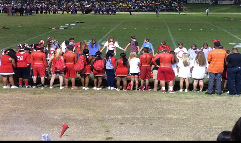 Students Come Together to Pray for Another Student During Ballgame