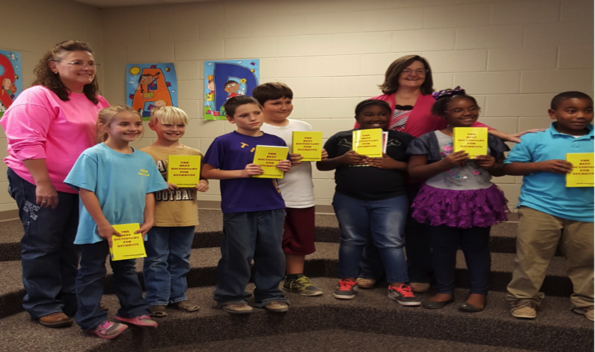Simpson County 3rd Graders Get Dictionaries from Rotary