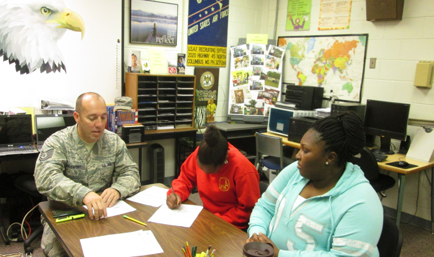 MS Air Nat Guard Recruiter visits Tech Center