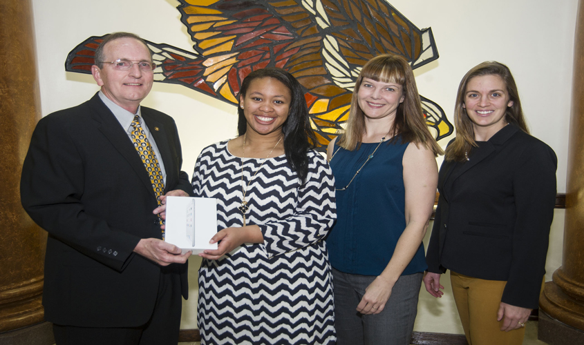 Southern Miss Freshman Wins iPad as Part of Student Advising Survey