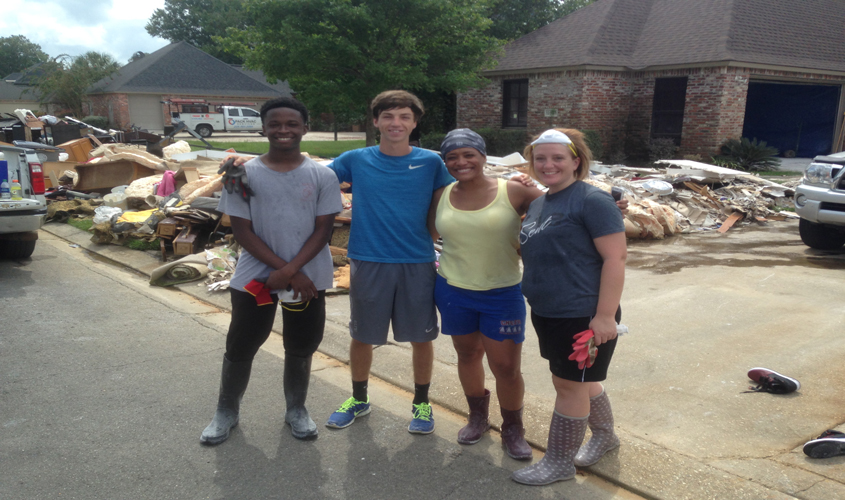 Magee Students Assist Flood Victims