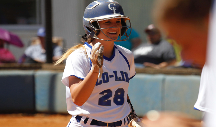 Vanlandingham leads Lady Wolves in split series with PRCC