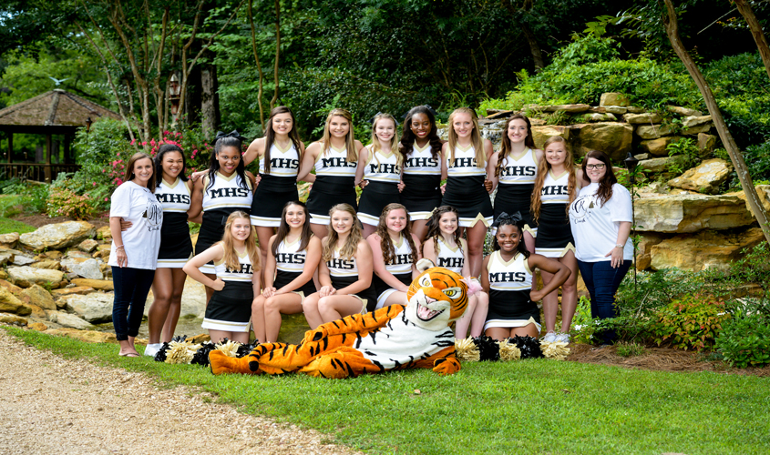 Mendenhall Cheerleaders Ready for Football