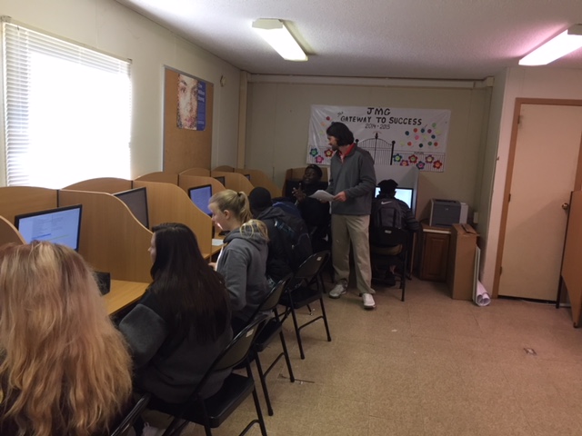 Mendenhall Seniors Apply for Admissions to College