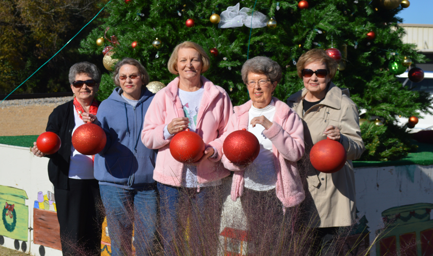 Golden Girls Trim the Tree