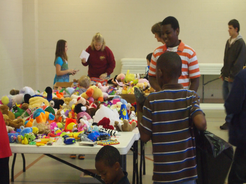 Making Christmas Bright for Others
