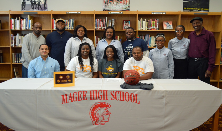Lee Signs With Pearl River