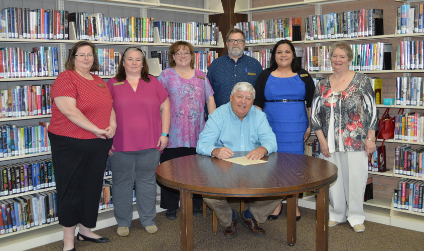 Mayor Signs Proclamation for Library Week