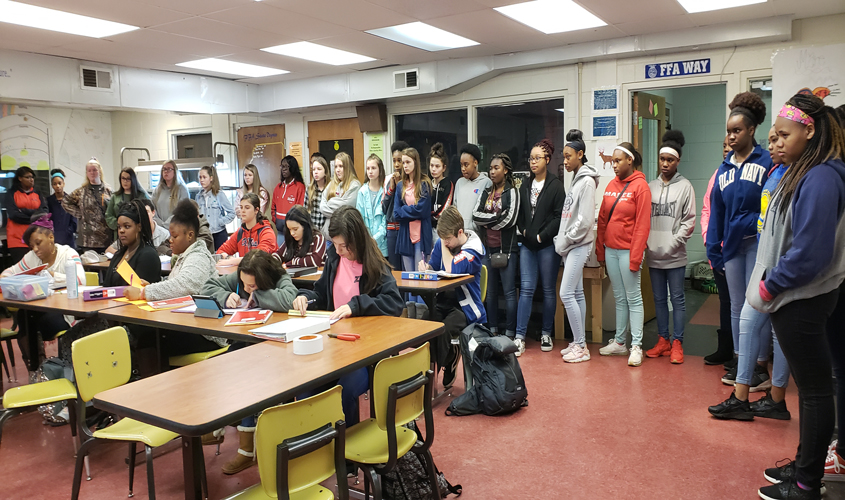 MAGEE 8TH GRADE STUDENTS TOUR THE TECH CENTER