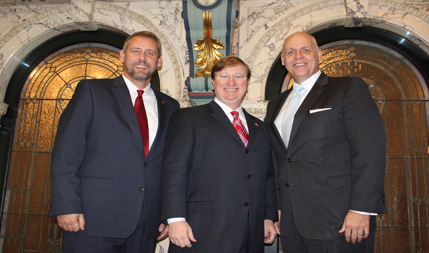 Gray Delivers Opening Prayer to Senate