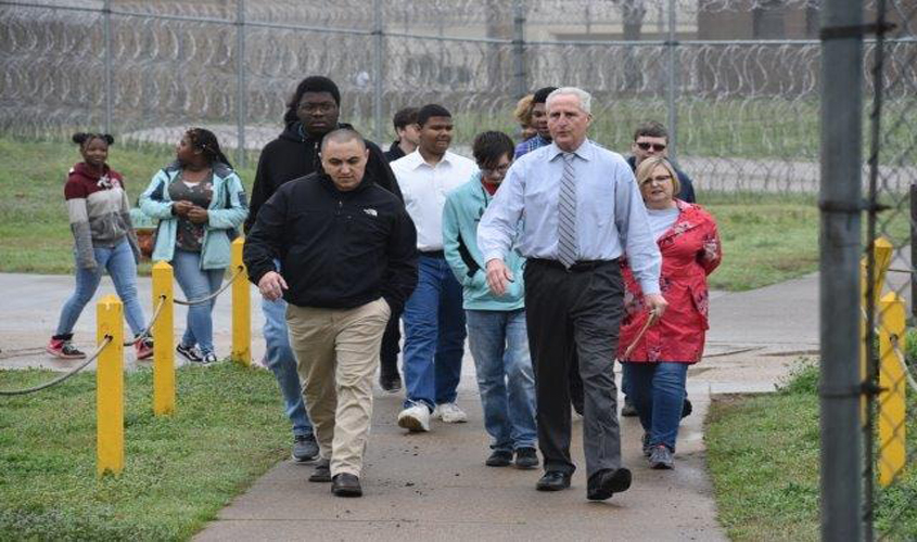 Students Tour Central Ms Correctional Center