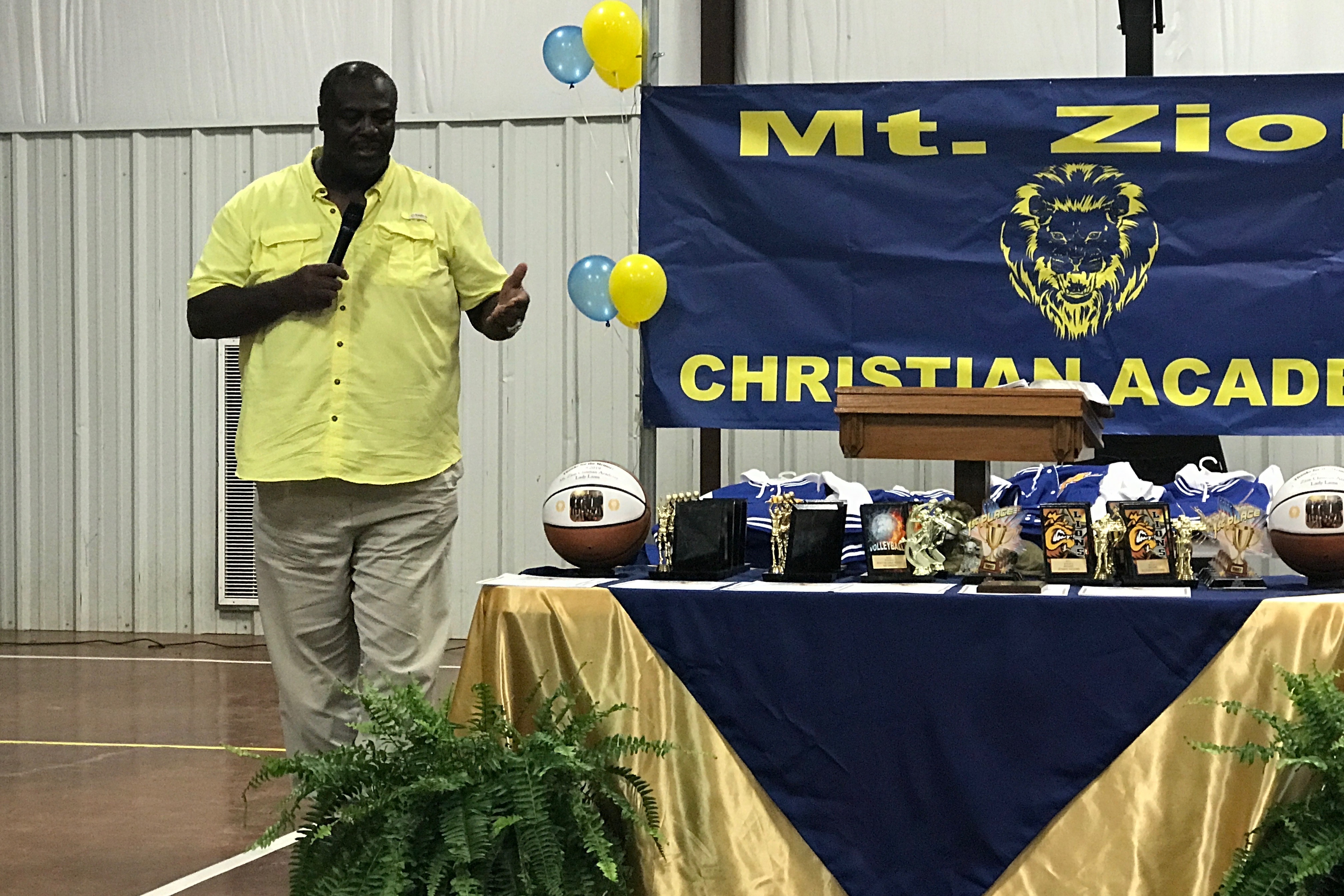 Former NFL Player Malcolm Taylor speaks to Mt. Zion Christian Academy