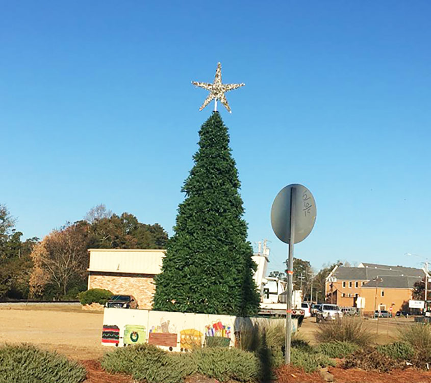 City of Magee Christmas Tree Up!