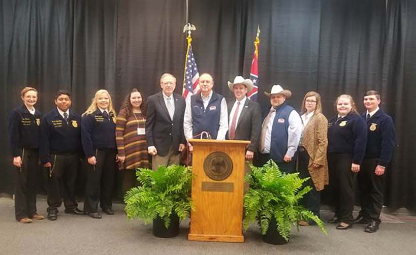 Ag Commissioner Gipson Kicks-off Sale of Junior Champions