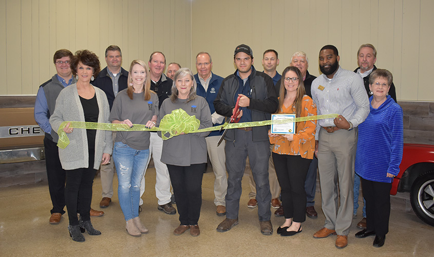 Road King Automotive Cuts Ribbon