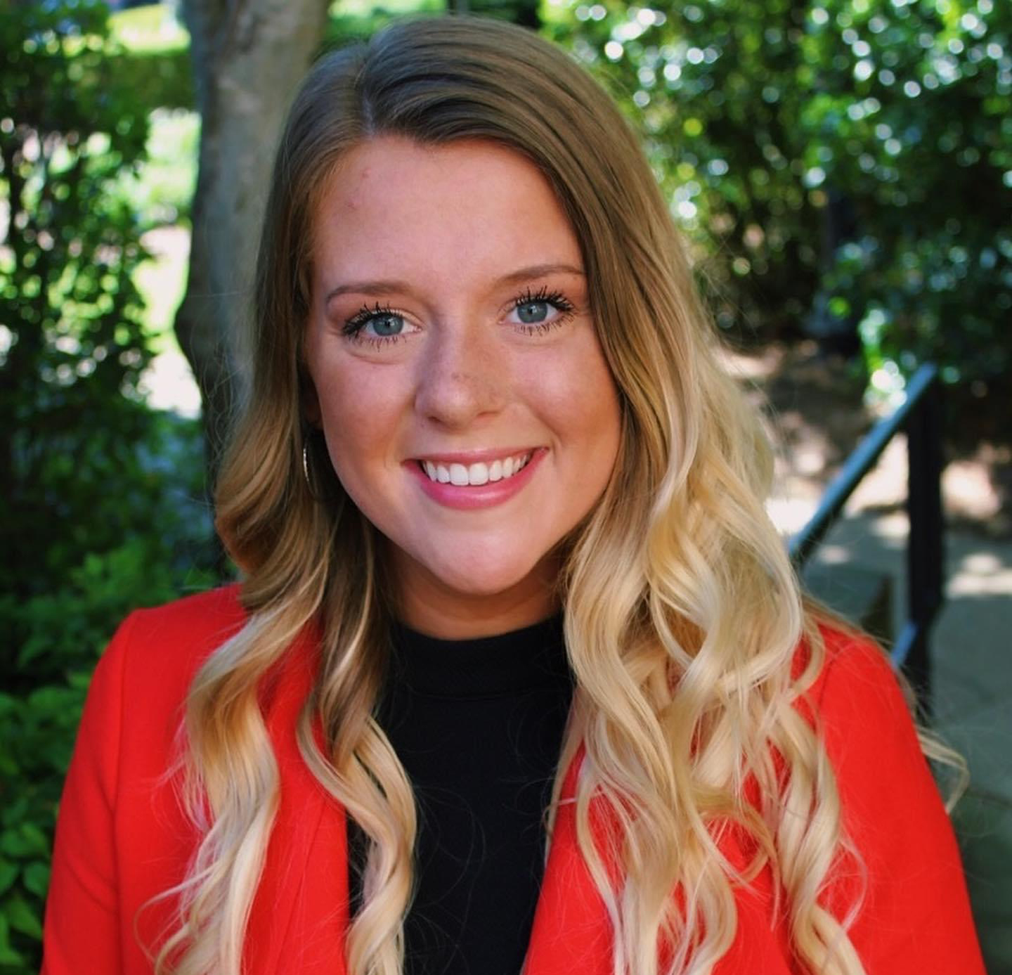 Kelsi Baldwin Receives Sadler Award at Mississippi College