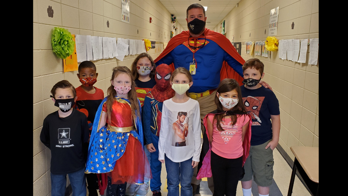Mendenhall Celebrates Red Ribbon Week