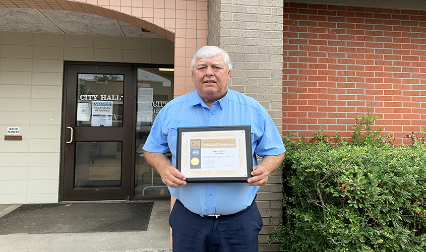 Magee Mayor Awarded Third Certification Level by the Mississippi Municipal League