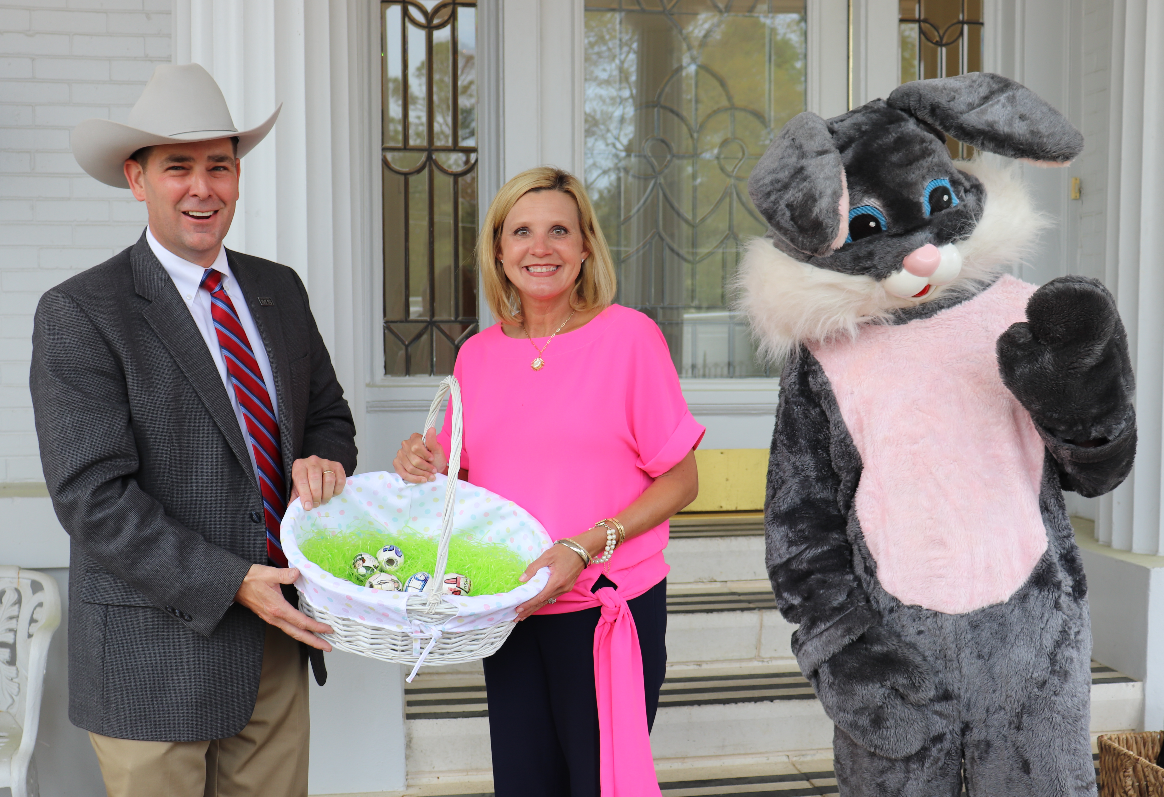 MS Egg Marketing Board Presents Mustard Seed Easter Eggs to First Lady