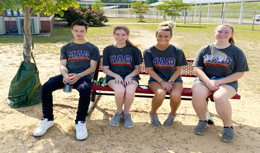 MHS Students Helping Keep Magee Beautiful!