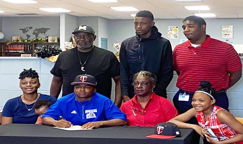 Hobbs Signs with Tougaloo