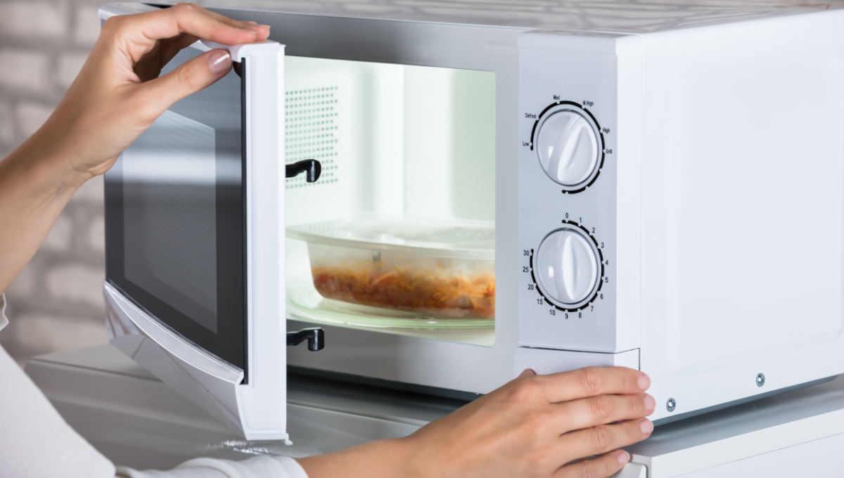 Precautions To Be Mindful Of While Heating Food In Microwave