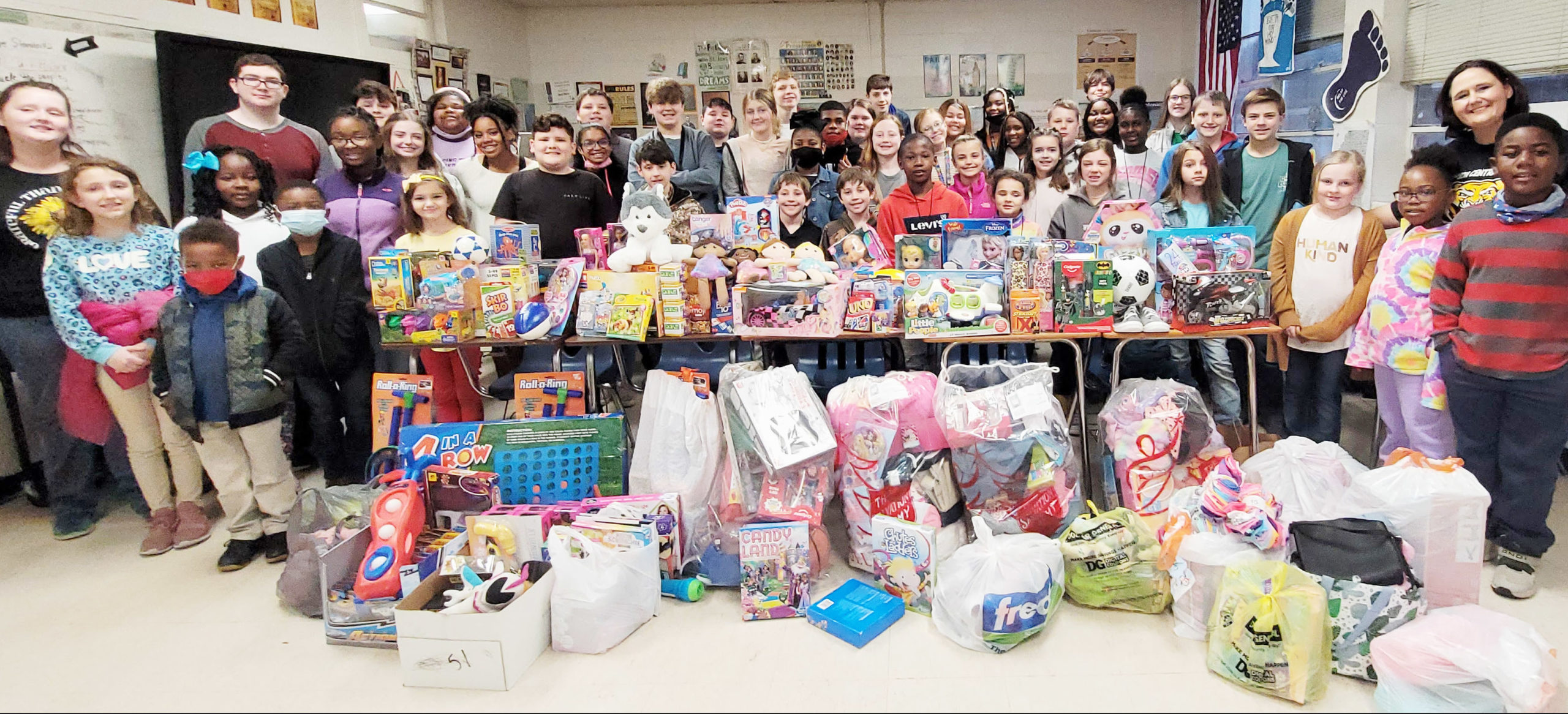 Simpson Central Students Donate to Angel Tree Program