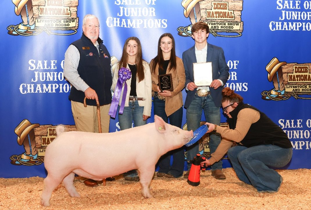 Simpson County Youth Recognized at Annual Dixie National Sale of Junior Champions