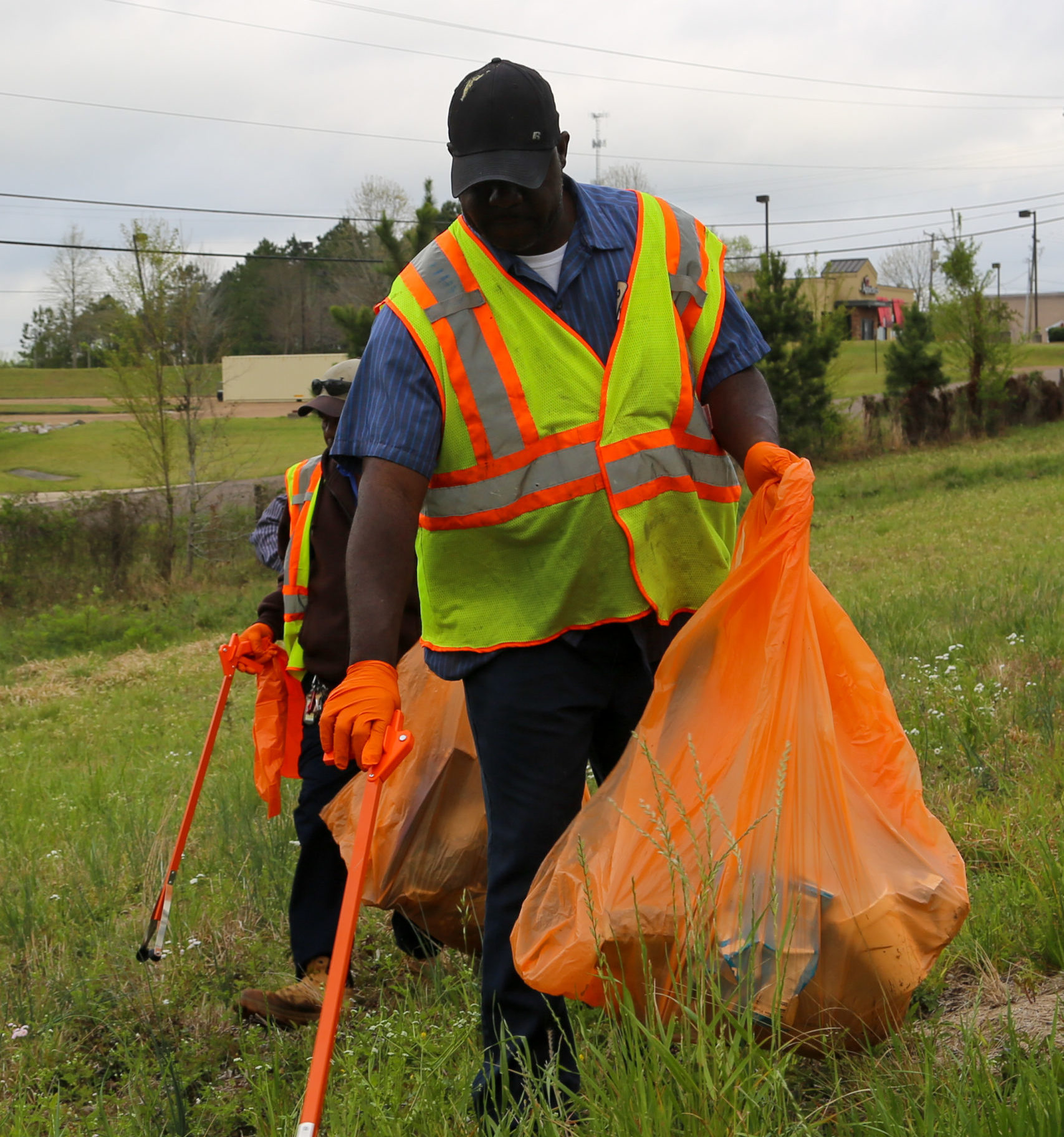 Multiagency litter cleanup on Interstate 55 in Pike County