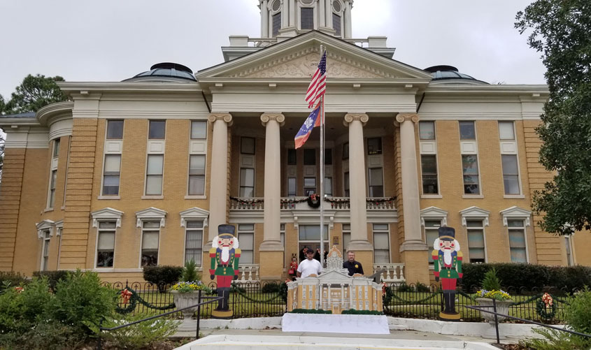 MDOC inmate’s art leads to multiple Christmas parade wins for Simpson County Sheriff’s Office