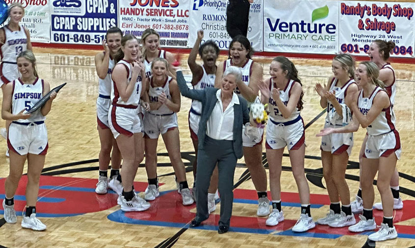 Coach Linda Dear Reaches 600th Career Win!
