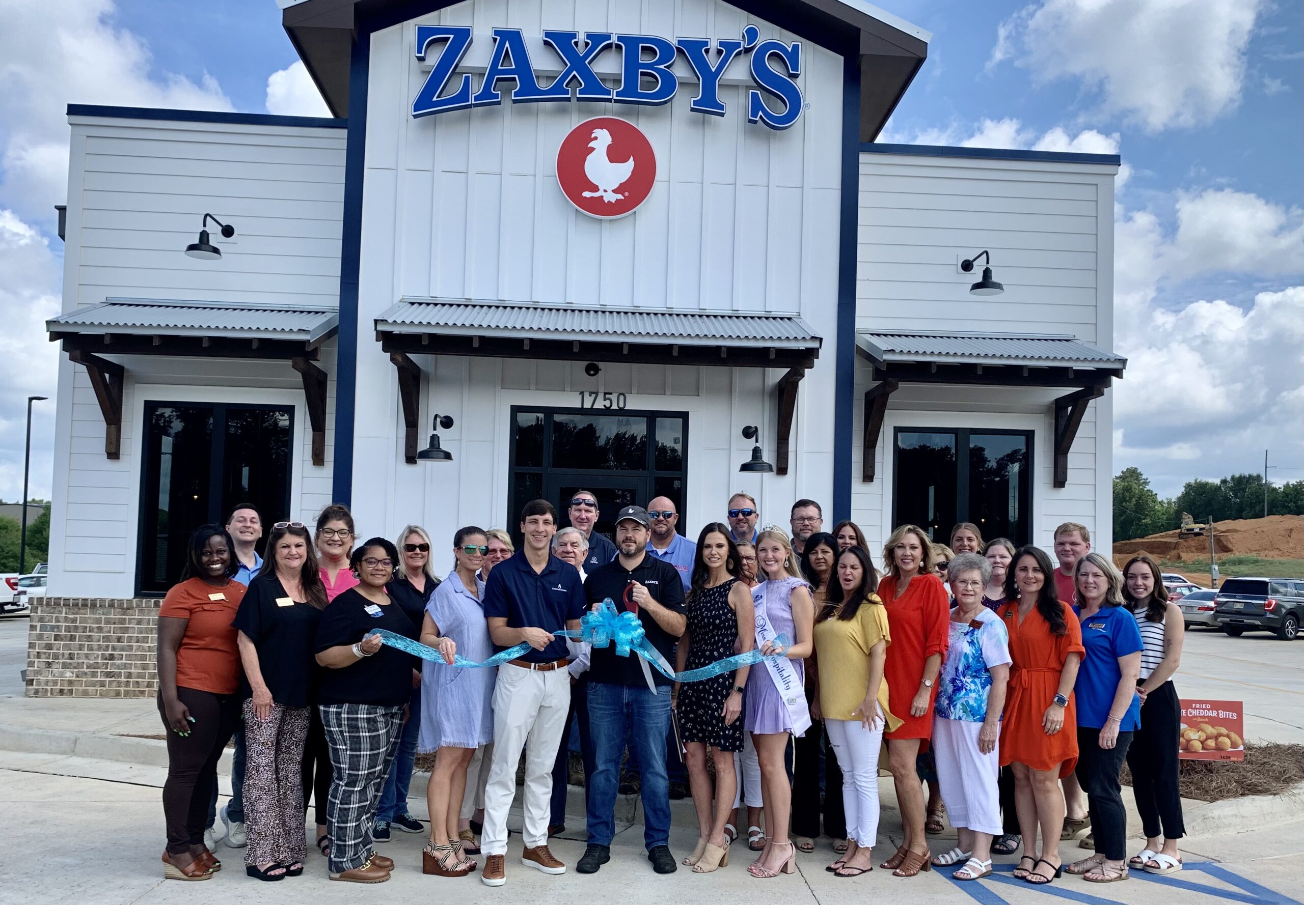 Zaxby’s Holds a Ribbon Cutting Ceremony