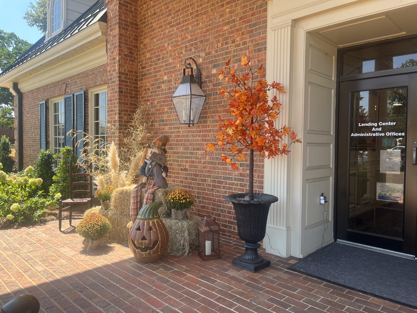PriorityOne Banks Wins Fall Decoration Contest