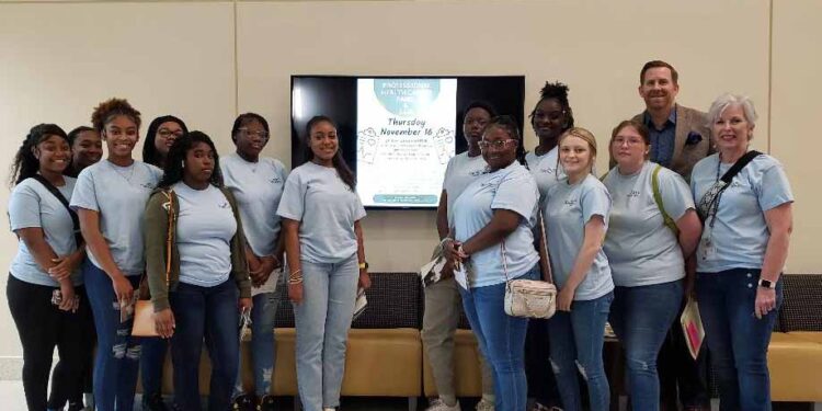 SCTC Health Science Students Visit USM’s College of Nursing