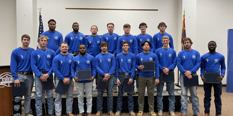 Co-Lin’s electrical lineman program graduates 17