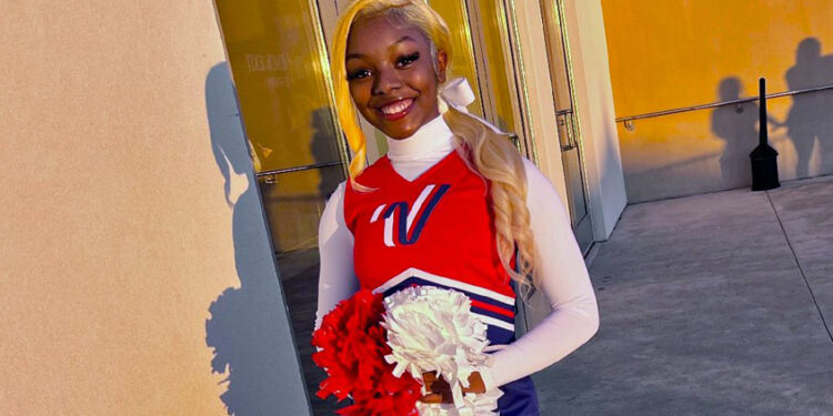 Mendenhall High School Student Cheers in Cheez-It Citrus Bowl
