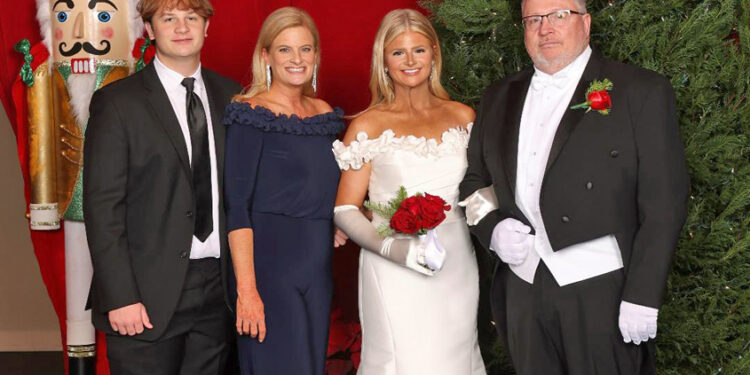 Merrit Elizabeth McLemore Inducted to Hattiesburg Debutante Association