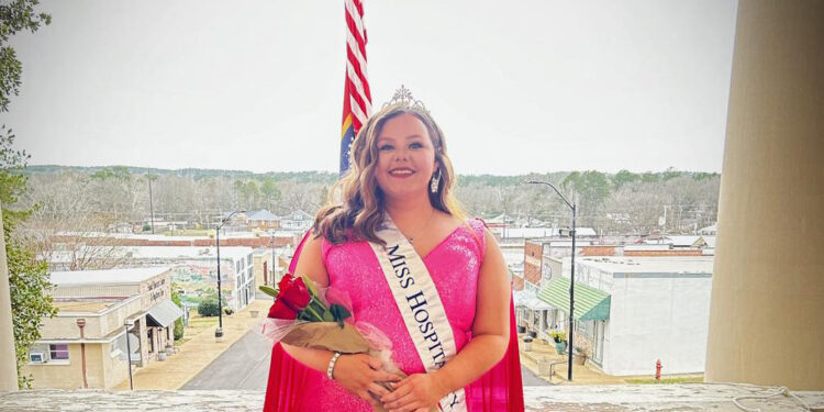 Karli Welch  Crowned Mendenhall’s Miss Hospitality