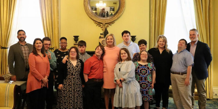 Mississippi Egg Marketing Board Presents Mustard Seed Easter Eggs to First Lady Reeves