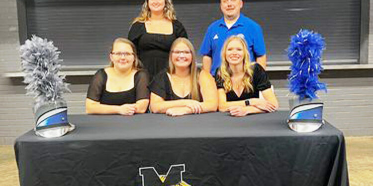 4 Mendenhall Band Members Sign Band Scholarships to Co-Lin