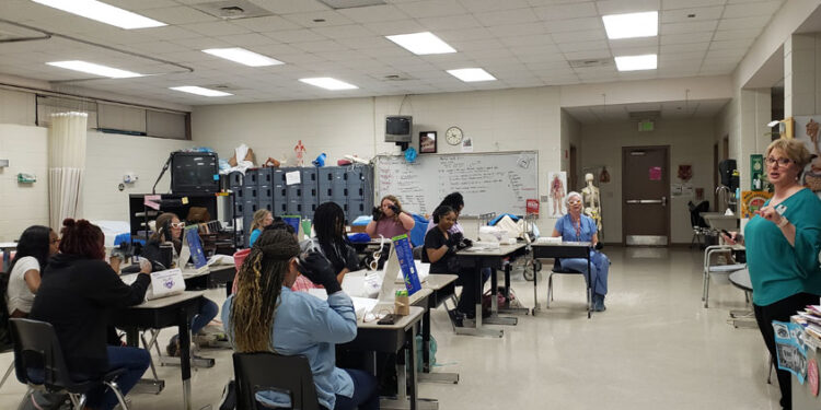 UMMC Speaks to Health Science Students on Aging