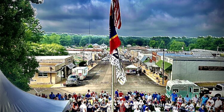 Opening the Simpson County Bicentennial Time Capsule.By Andy Baeuerle