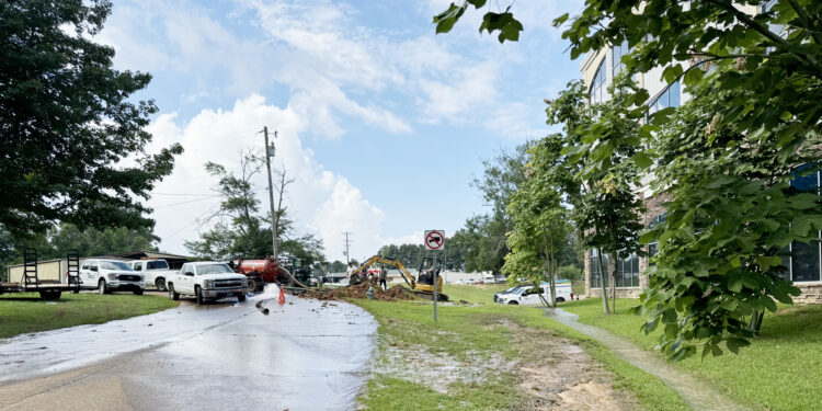 Water Break in City—“This is a big line not a 1″ or 2 ” according to Mayor Berry.