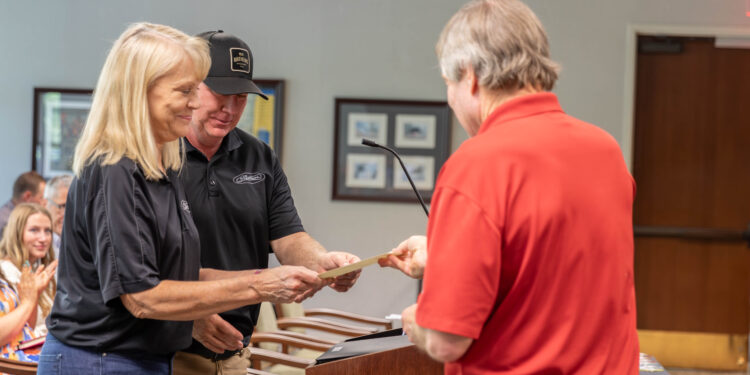 B&B Archery given Mississippi Outstanding Sportsman Award at MDWFP August Commission Meeting