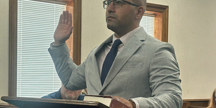 New Magee Police Chief Sworn In