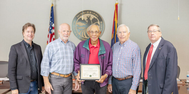 Alfred Williams given Mississippi Outstanding Sportsman Award